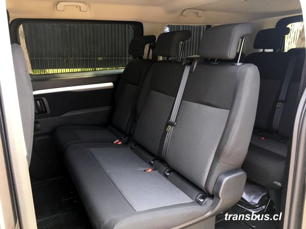 Interior Van Peugeot Traveller 8 pasajeros